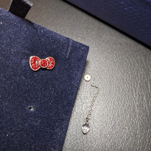 Swarovski Hello Kitty Crystal Earrings Limited Edition - Picture 2 of 6